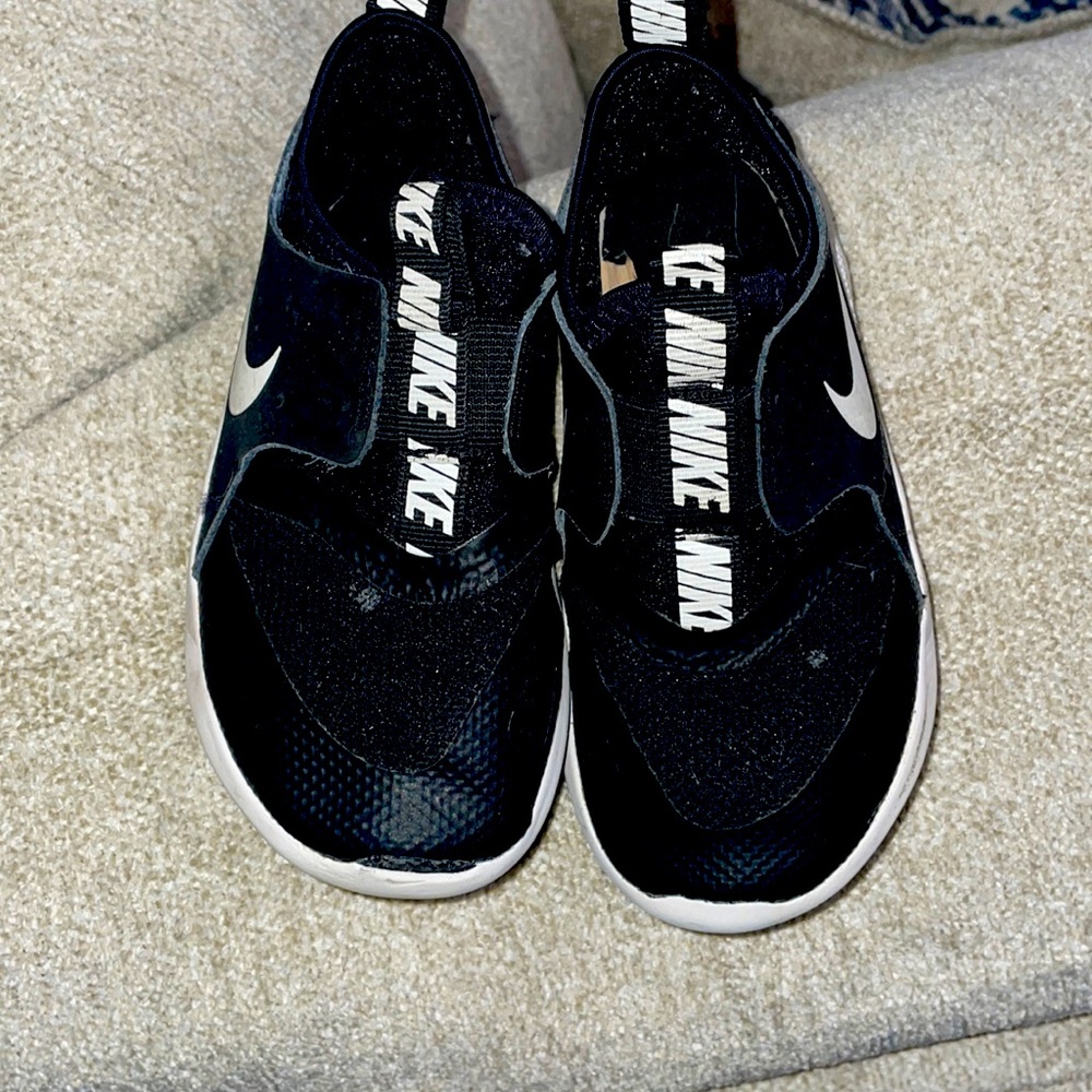 Boys Nike shoes size 10c